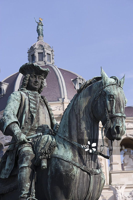 奥地利维也纳艺术史博物馆前的纪念碑图片素材