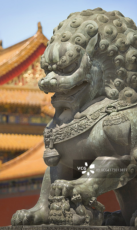 中国北京故宫雌狮幼崽雕像图片素材