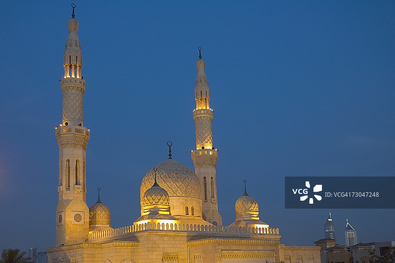 夜晚清真寺的灯光景色图片素材