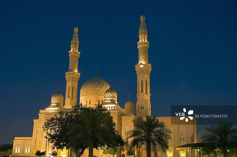 夜晚清真寺的灯光景色图片素材