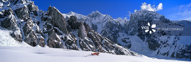 超级幼兽派珀丛林飞机，兰格尔-圣伊莱亚斯国家公园，阿拉斯加图片素材