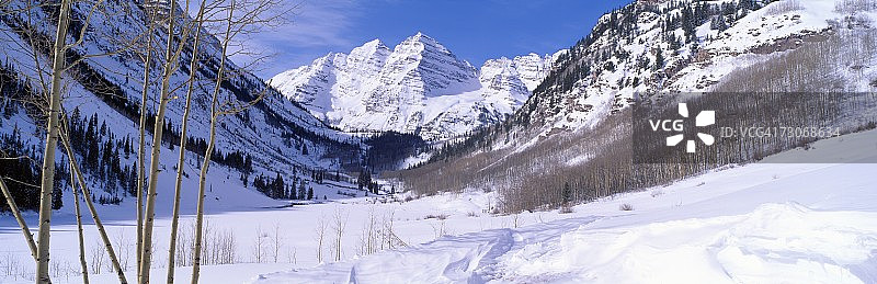 金字塔峰和马龙贝尔斯冬季图片素材