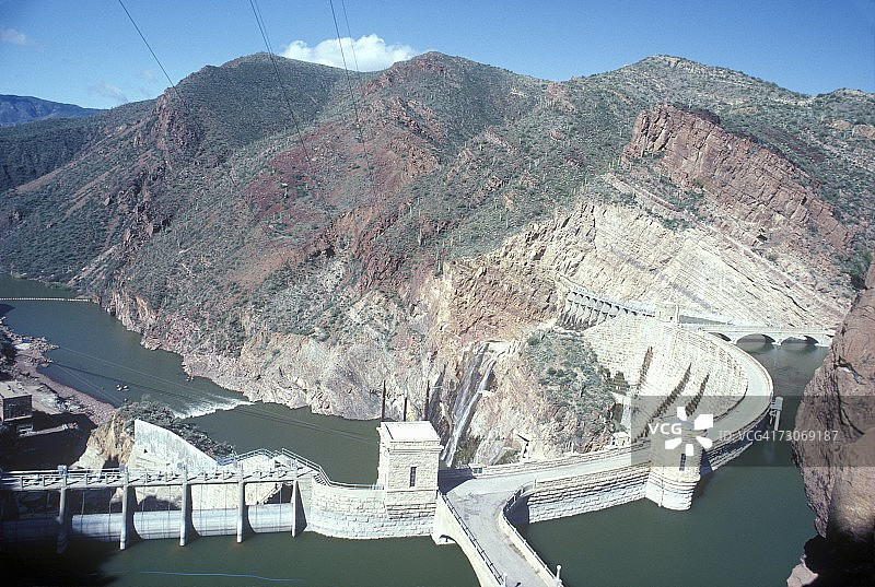 亚利桑那州西奥多·罗斯福湖的西奥多·罗斯福大坝图片素材