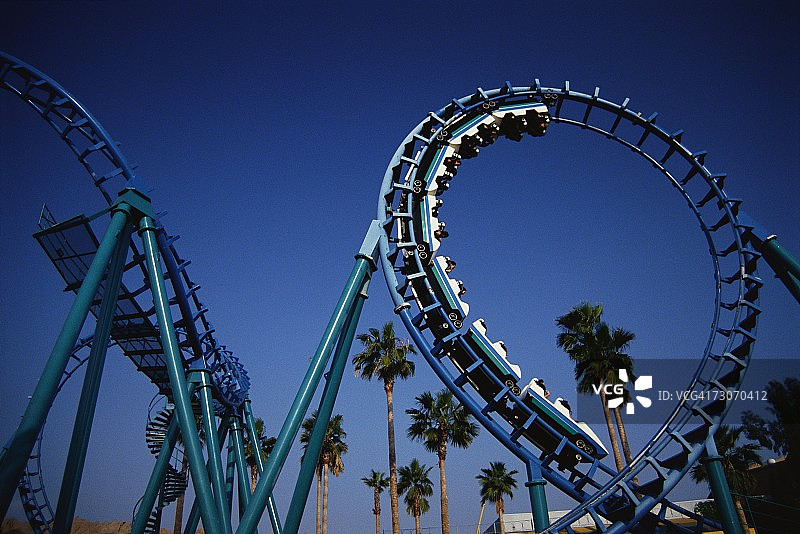 布埃纳公园的诺氏草莓园的过山车：蒙特祖玛的复仇图片素材