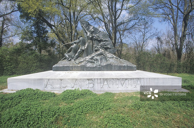位于密西西比州维克斯堡国家军事公园的阿拉巴马州雕像，纪念美国内战南方死者图片素材
