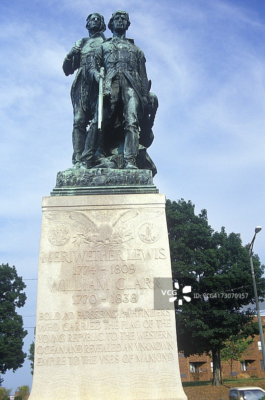 弗吉尼亚州夏洛茨维尔市的路易斯与克拉克雕像图片素材
