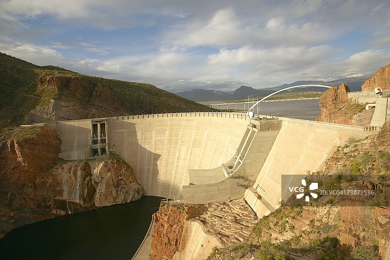 西奥多·罗斯福大坝，阿帕奇湖畔图片素材
