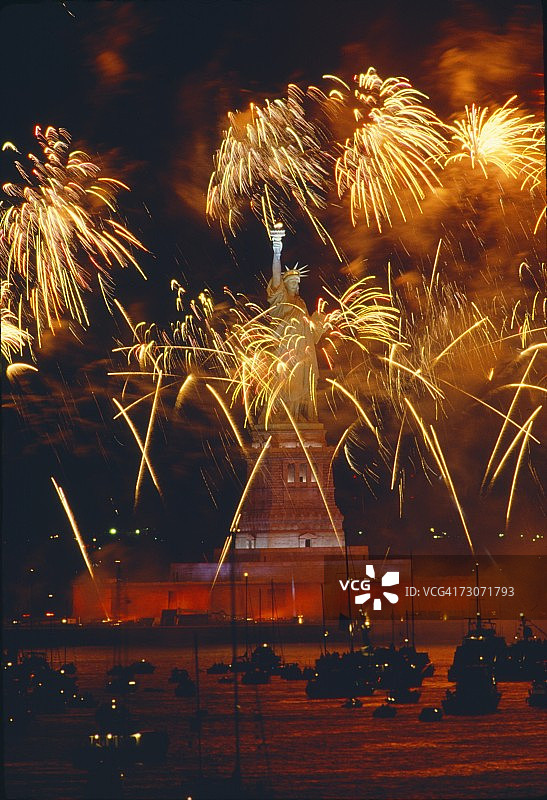 自由女神像100周年庆典与高桅船，纽约烟花图片素材