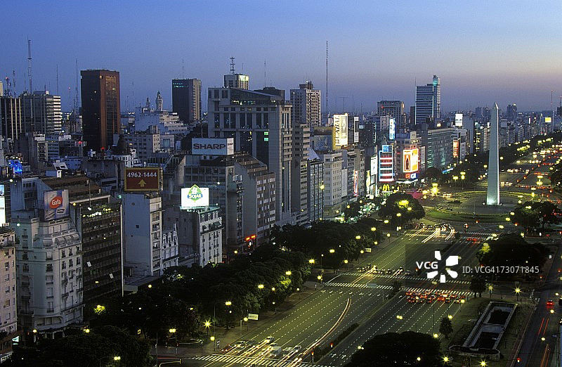 阿根廷布宜诺斯艾利斯七月九日大道和方尖碑图片素材