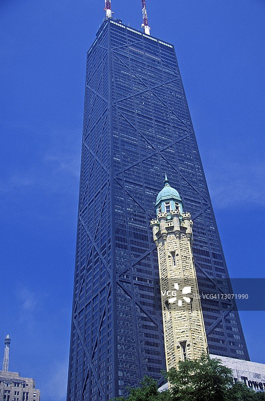 伊利诺伊州芝加哥老水塔和约翰·汉考克大厦图片素材