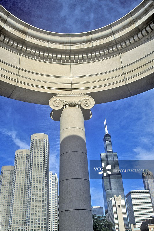 芝加哥建筑细节与背景中的西尔斯大厦，伊利诺伊州芝加哥图片素材