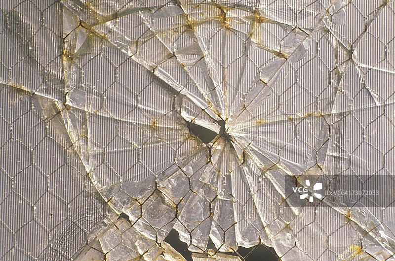 废弃工厂的破窗格（密苏里州东圣路易斯）图片素材