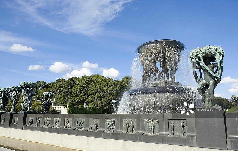 挪威奥斯陆维格兰雕塑公园的雕塑和喷泉图片素材