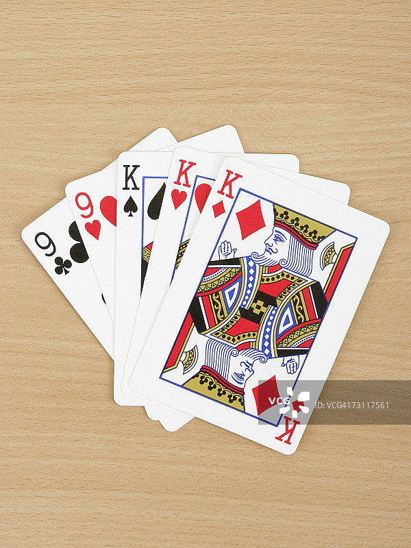 扑克牌：特写展示完整的一手牌图片素材