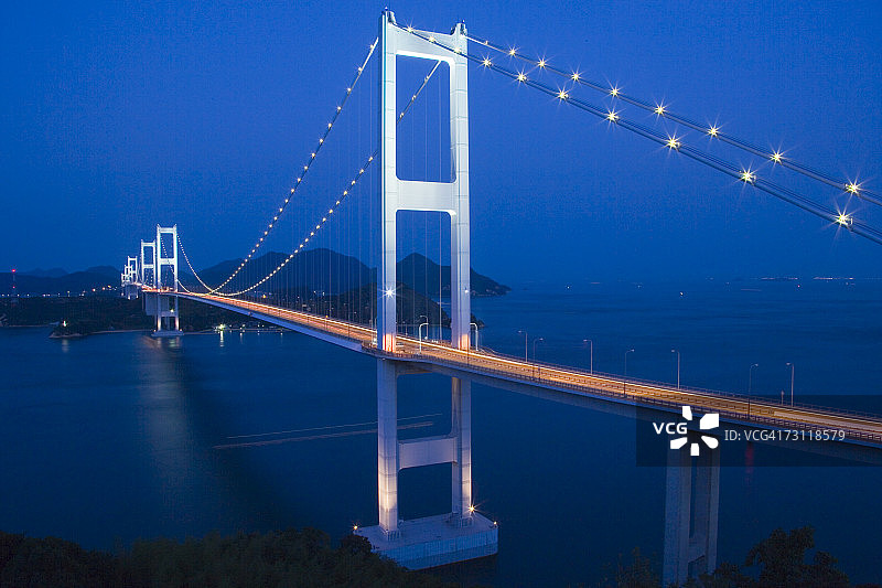 日本西濑户高速公路来岛海峡大桥黄昏景色图片素材