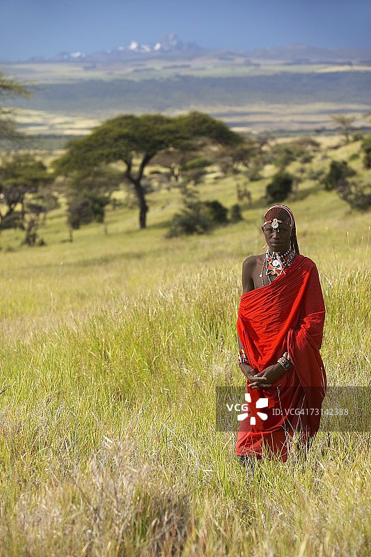 肯尼亚莱瓦保护区红色马赛战士景观图片素材