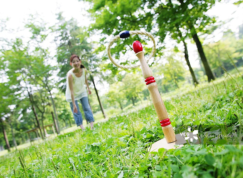 玩耍的亚洲女性图片素材