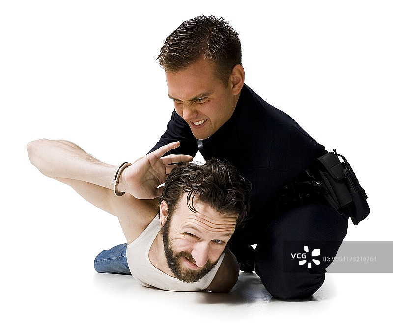 警察逮捕戴手铐的男子图片素材