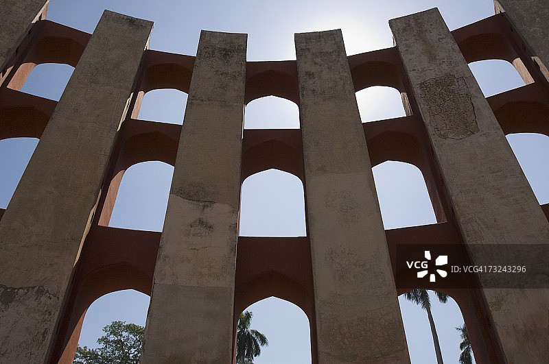 印度新德里简塔·曼塔天文台日晷墙壁仰视图片素材