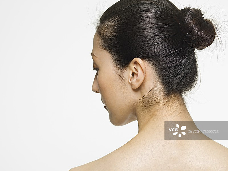 年轻女人的背影图片素材