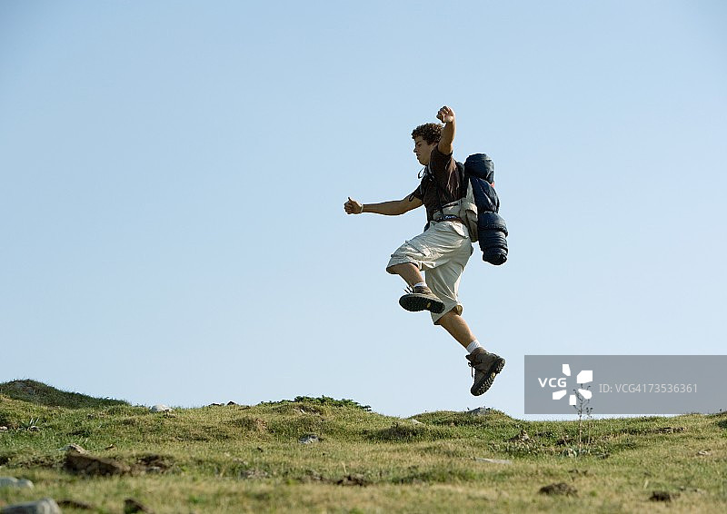 跳跃的徒步者图片素材