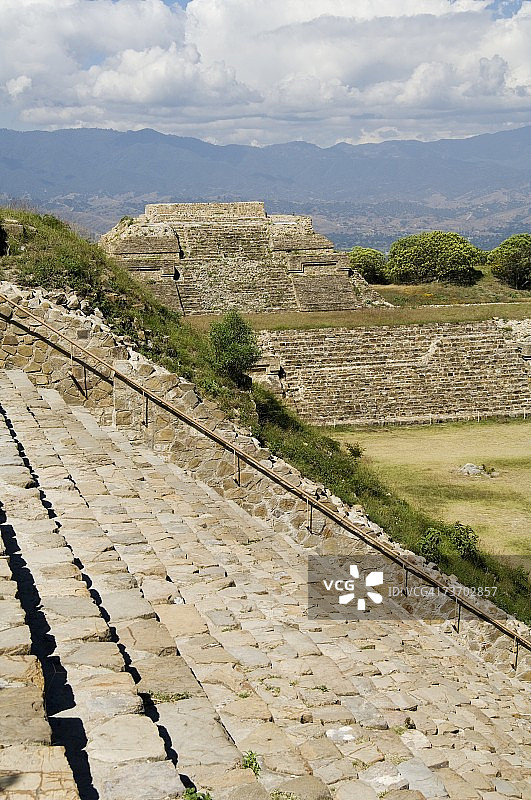 墨西哥瓦哈卡市蒙特阿尔班古城西望图片素材