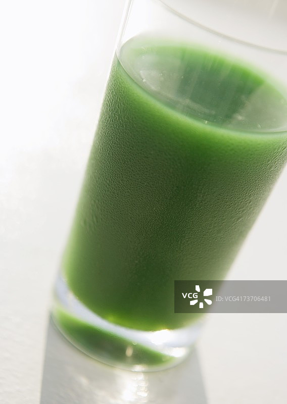 鲜榨小麦草汁图片素材