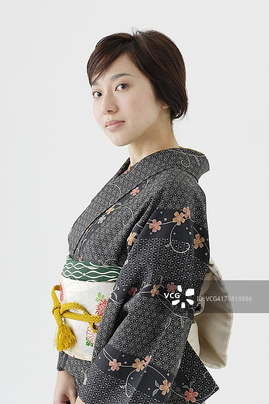 穿着和服的女人图片素材