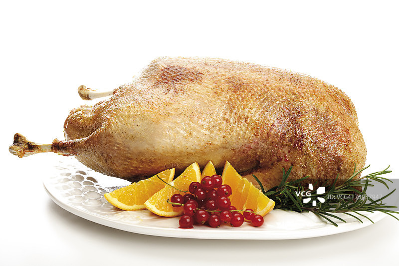 烤鹅配橙子和红醋栗，特写图片素材