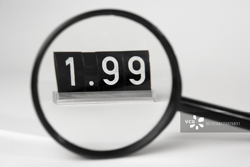 放大的价格标签图片素材