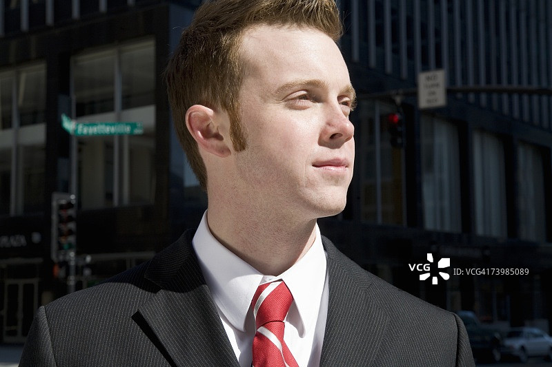 一个年轻商人的肖像图片素材