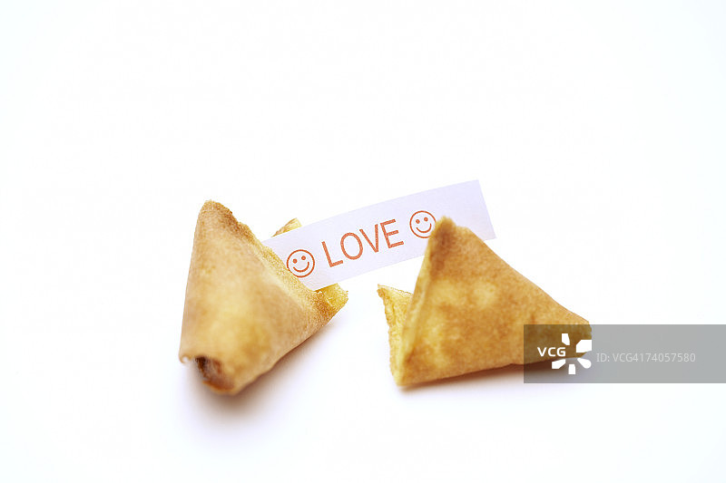 带有“爱”字样的中国幸运饼干图片素材