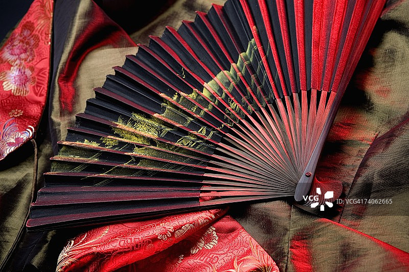 织物上的折扇特写图片素材