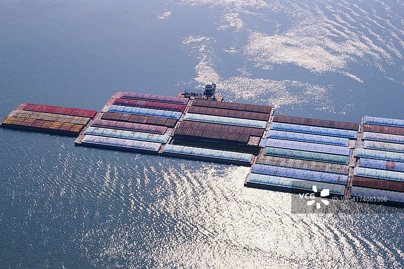 密西西比河上的驳船交通，新奥尔良图片素材