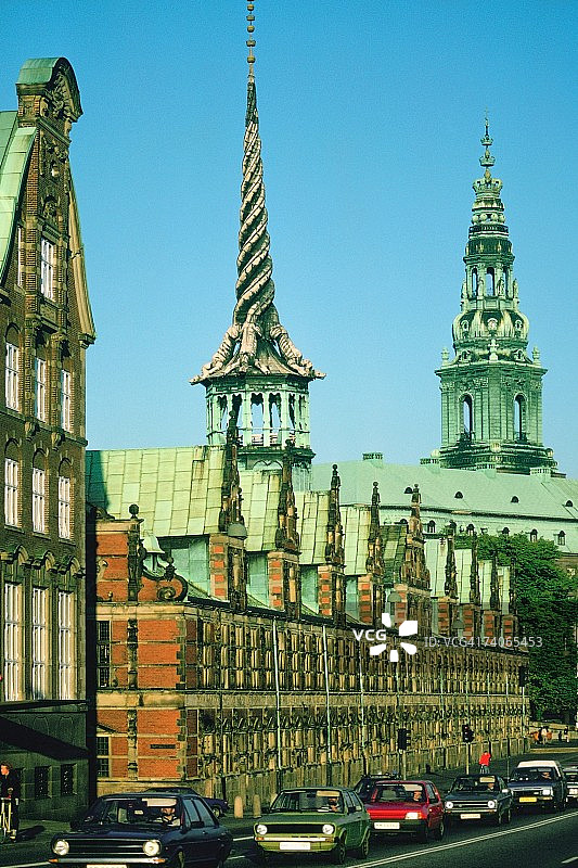 哥本哈根证券交易所大楼沿途道路图片素材