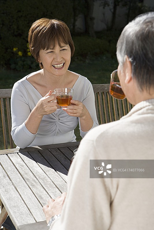 情侣喝茶图片素材