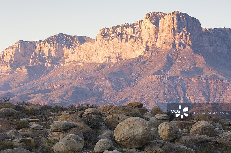 德克萨斯州松树泉附近瓜达卢佩山脉的日落图片素材