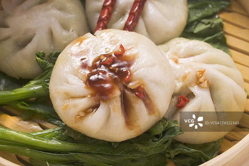 泰式风味：海鲜酱白菜馅饺子图片素材
