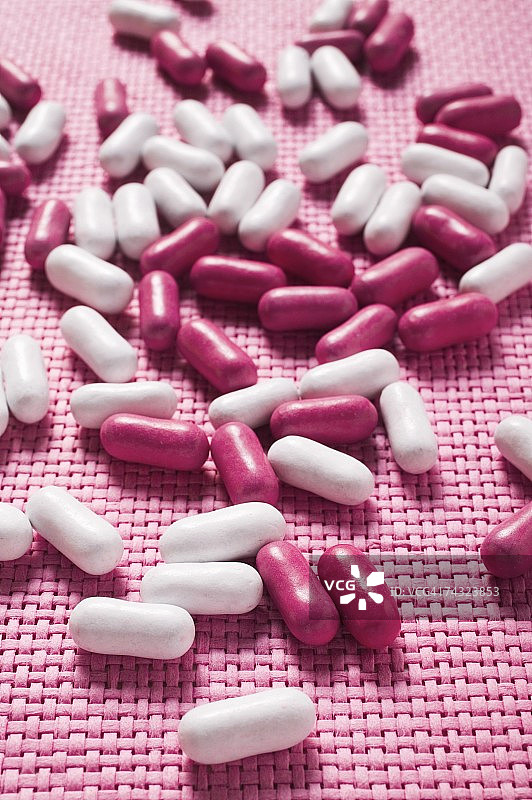 Good & Plenty（美国粉色和白色甘草糖果）图片素材