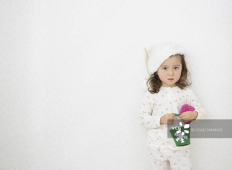 看着镜头的加拿大女孩图片素材