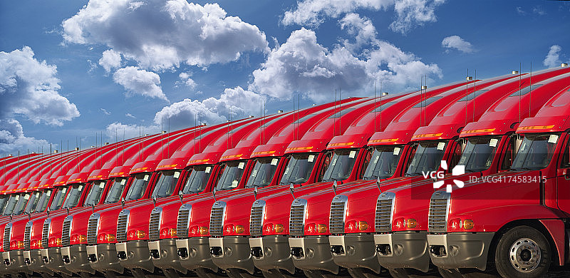 一排红色卡车图片素材