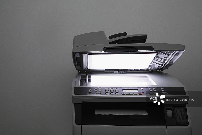 打开盖子的点亮复印机图片素材