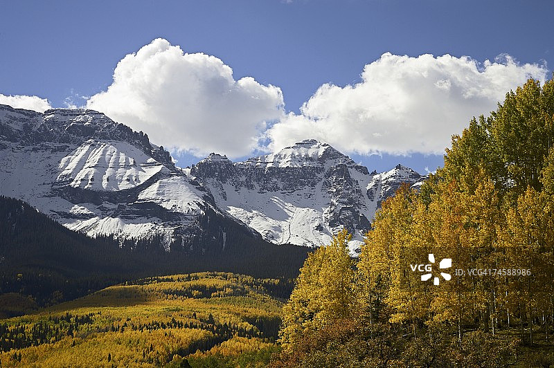 美国科罗拉多州乌雷附近的斯内菲尔斯山脉秋色图片素材