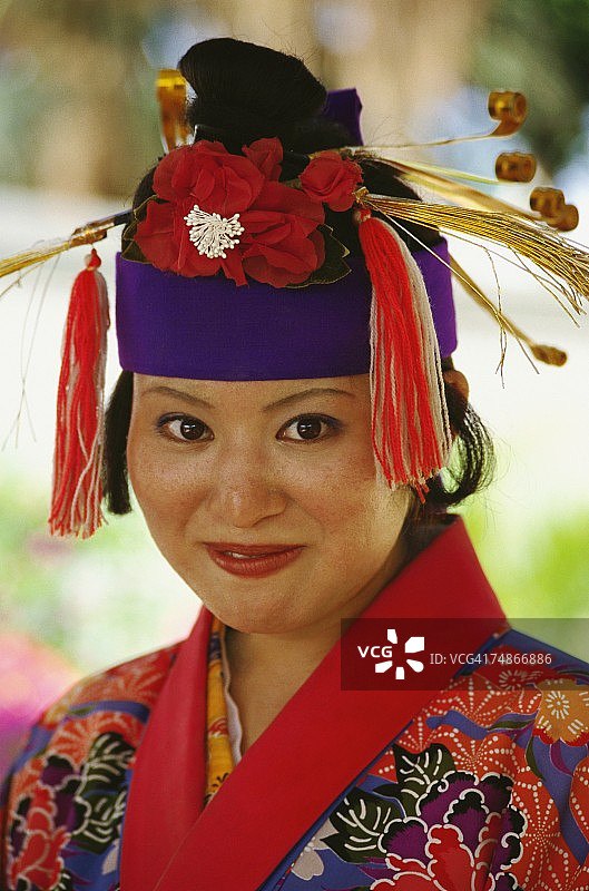 冲绳县石垣岛琉球舞者微笑肖像图片素材