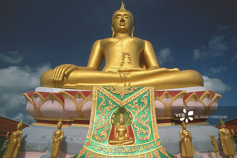 泰国苏梅岛大佛的低角度视图图片素材