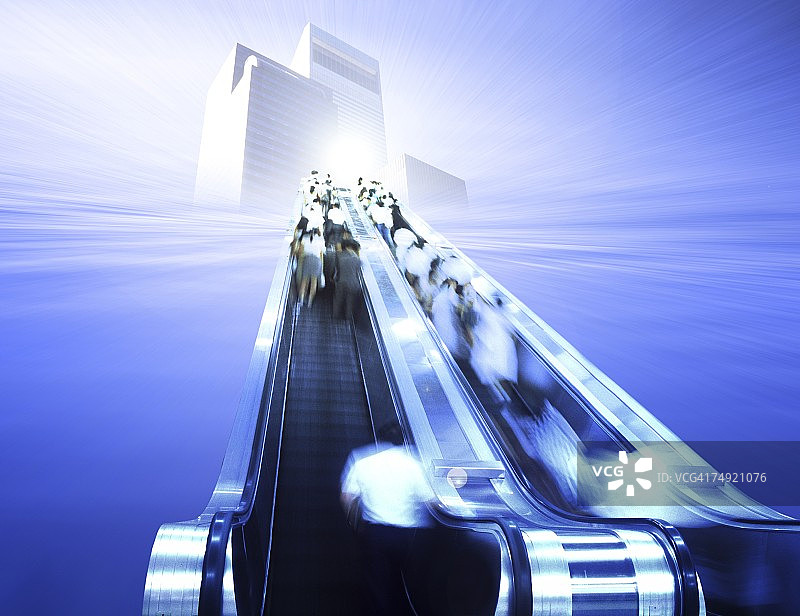 自动扶梯上的人群图片素材