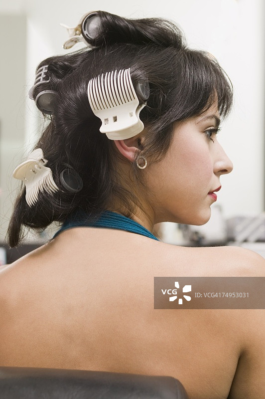 戴发夹的女人图片素材