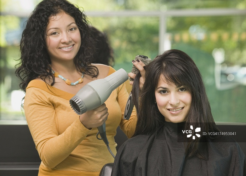 女人做发型图片素材