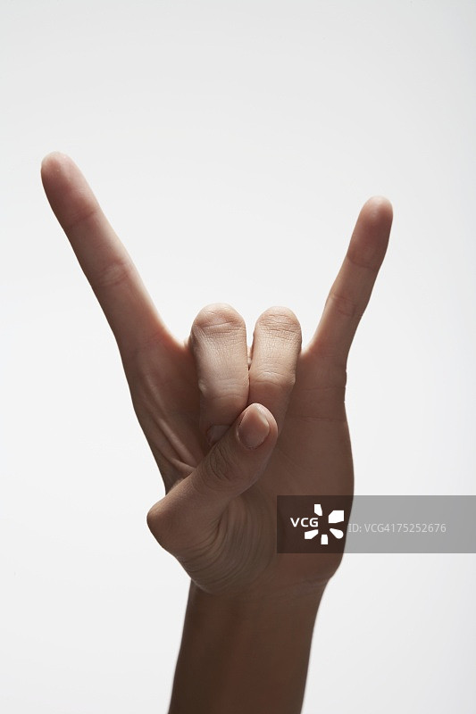 女人手势“摇滚”标志（特写）图片素材