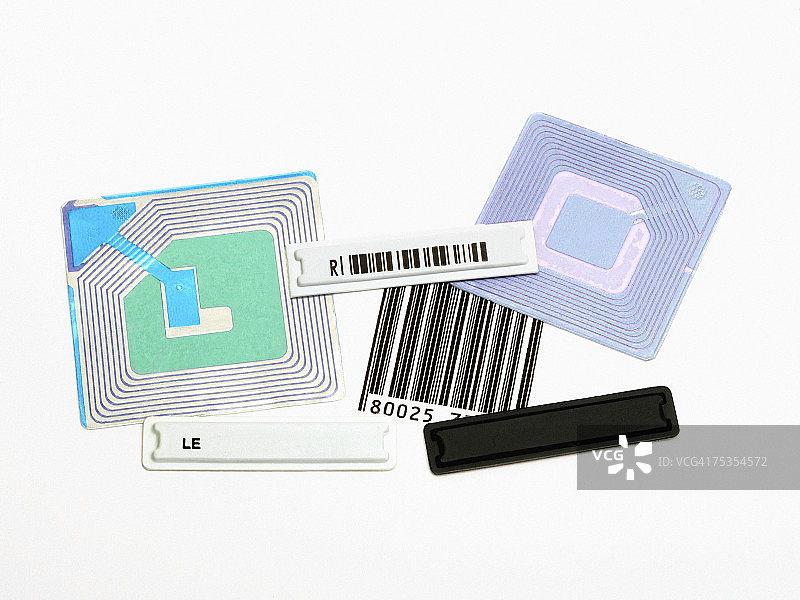 无线电频率和条形码识别安全标签图片素材